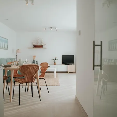 Nieuw Nabij Het Met Privégarage *